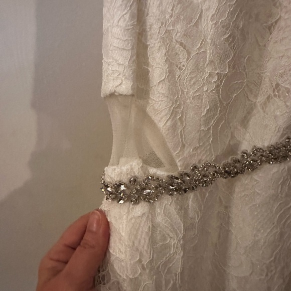 Elegant White Lace Dress - Picture 5 of 8